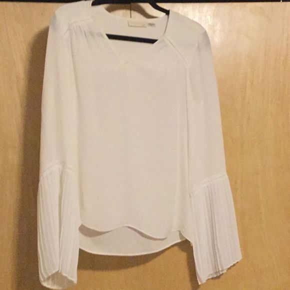 Ramy BrookSumner V-Neck Pleated Cuff Blouse - Picture 2 of 11